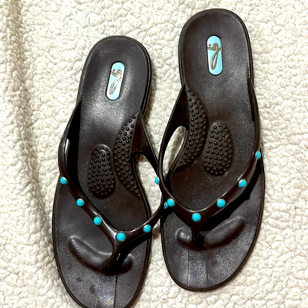 OKA bee sandals